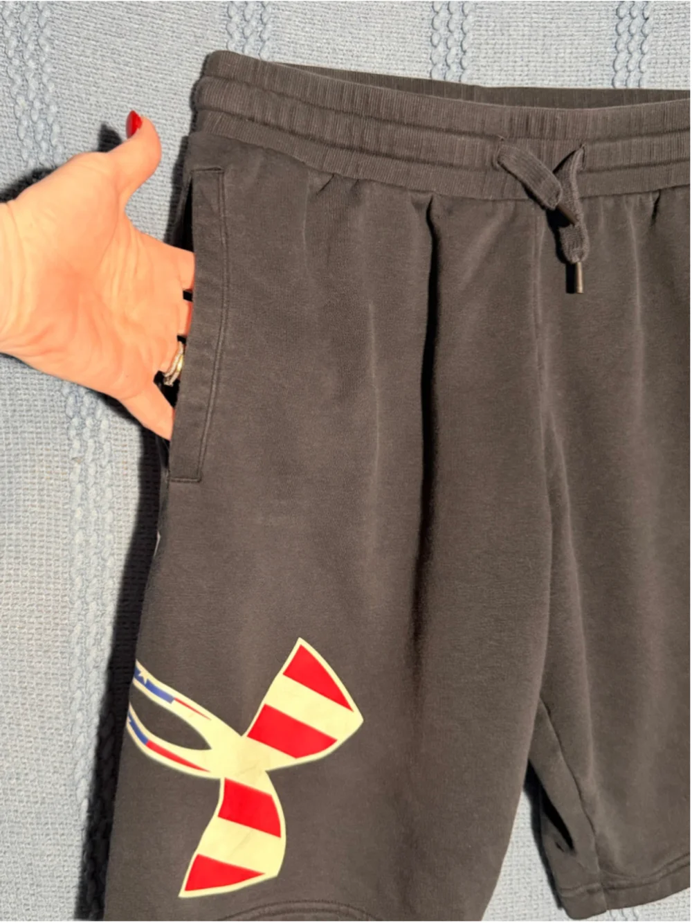 Men's Under Armour Athletic Shorts Size M Black Red White Blue